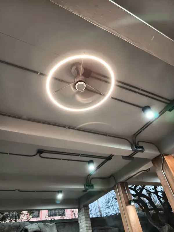 ติดตั้งพัดลมเพดานพร้อมไฟวงแหวน LED